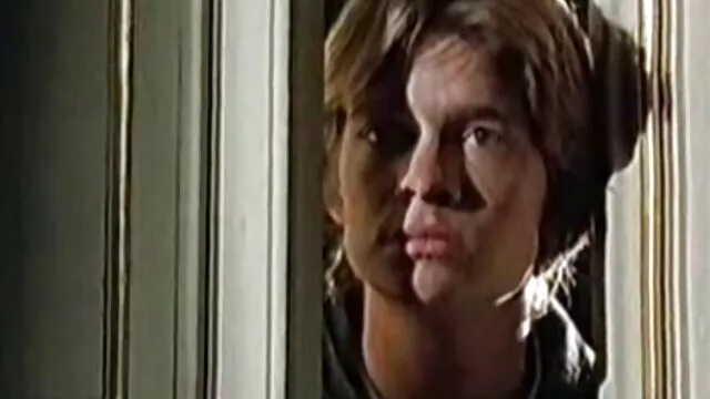 Des lesbiennes blondes chaudes se lèchent la chatte film porno blonde