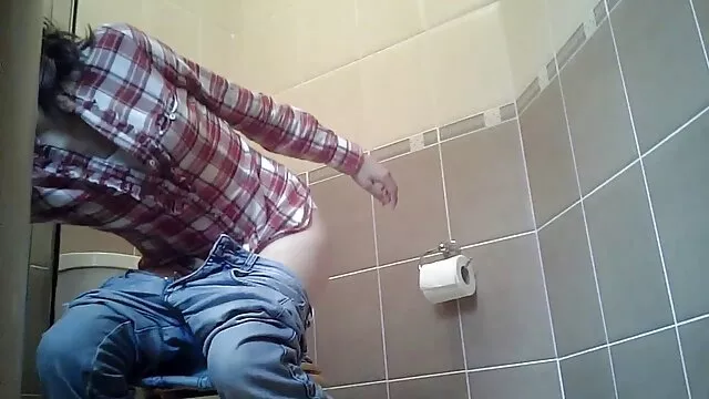 Les lesbiennes brunes passionnées Dillion Harper et nylon sex movies Sinn Sage baisent avec un strapon