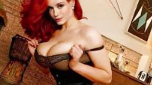 Mec dans un masque renifle the gay porno et lèche le cul d'une salope en culotte