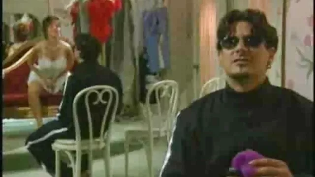 Ils s'assoient doucement cheba sabah porno sur un pénis épais et bougent vigoureusement, non, ils sautent dessus, activement et diligemment, en hurlant et en gémissant