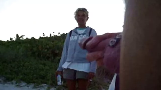 La nana a vraiment aimé un tel cunnilingus, et xxx prono video par gratitude, et aussi par grande excitation, elle a commencé à sucer le pénis de son mec