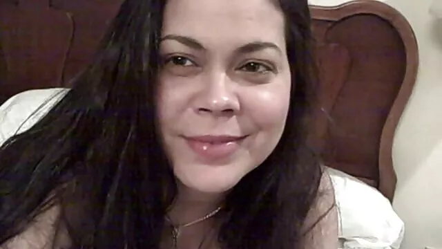 Femme japonaise crache films gratuits porno sur la chatte poilue d'une chienne