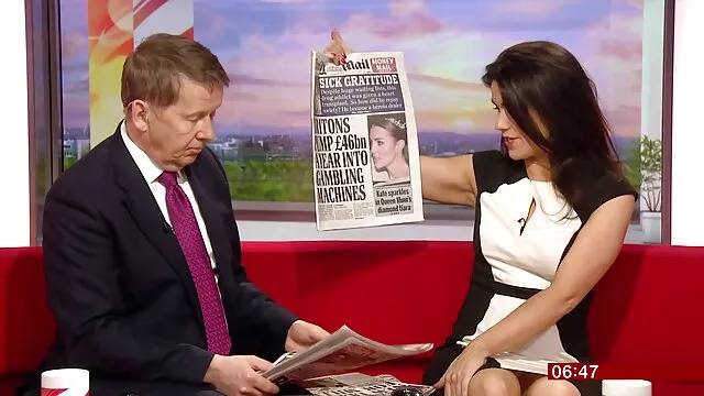 Baisée une mignonne rousse dans les film porno gratuit streaming toilettes