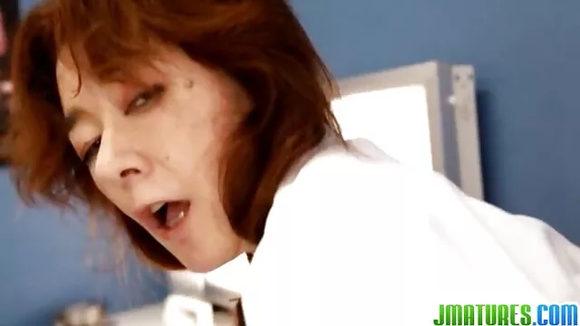 Super cutie saute sex porno 300 sur une bite