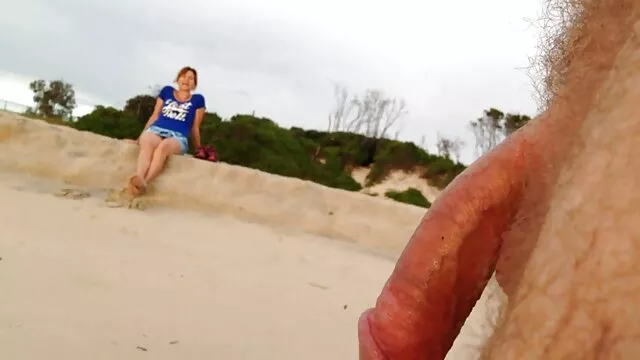 Un jeune étudiant a des relations sexuelles pour de l'argent avec un mulâtre. Le gars s'est avéré être une porno cheval avec femme très grosse bite pour son petit trou étroit. Cependant, elle était satisfaite du sexe