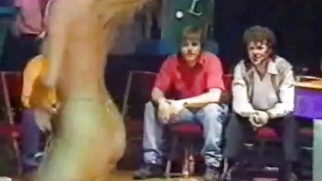 Cul serré helen mirren xxx percuté par une énorme bite