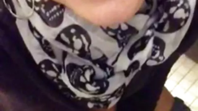 De jeunes lesbiennes film arab sex blondes sexy baisent avec un grand-père aveugle