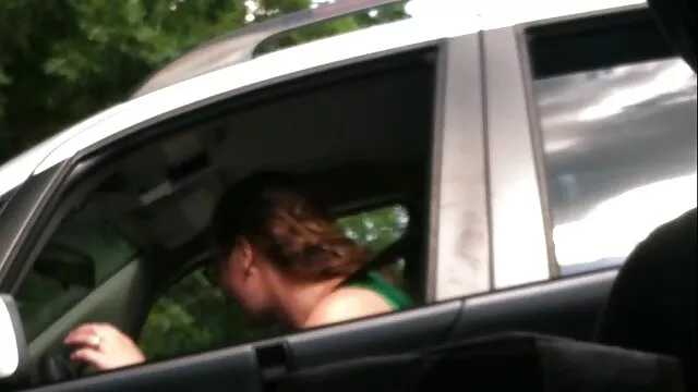 Un film porno x gratuit beau brutal lèche les jambes d'une blonde