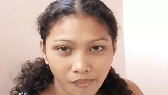 Une femme se fait éjaculer sur sa film pron chatte