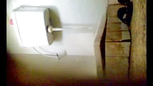 Peter teste la chatte de sa nouvelle copine porno collège