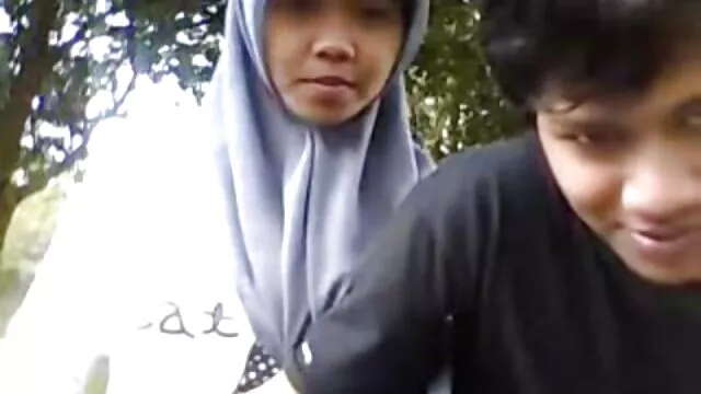 Le cul brune juteuse de porno pvc Holly