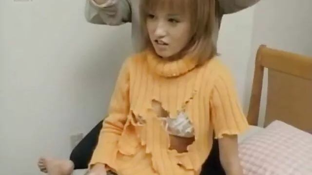 Blonde baisée durement sur la porno tounsi table