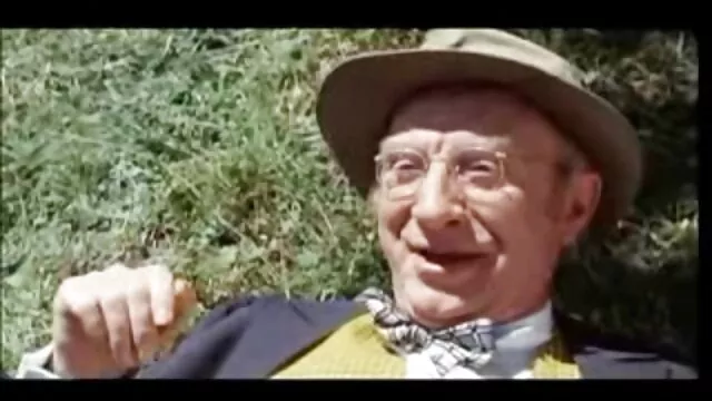 La brune Anita Bellini film x pornovore baise dans une sodomie serrée avec un homme chaud