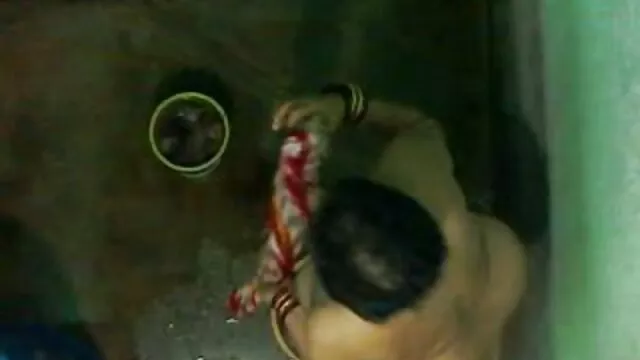 Le mec aimait déshabiller sa copine mature, étudiant simultanément toutes ses zones érogènes. film de sexe français Il a caressé les seins, sucé les tétons, léché la chatte et emmené la chienne excitée dans la chambre