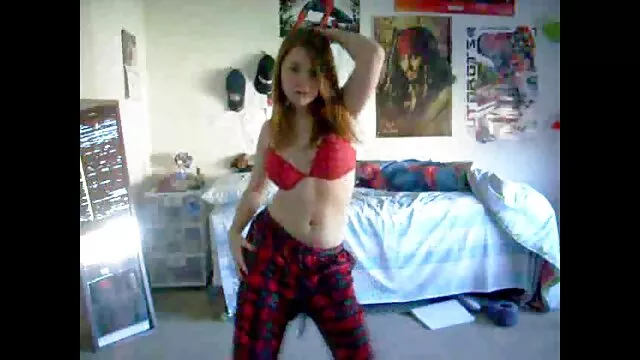 La jeune Tanata obtient une bite musculaire dans son porno video 2018 anal