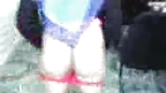 La brune porno exterieur Eliza caresse la chatte avec un vibromasseur