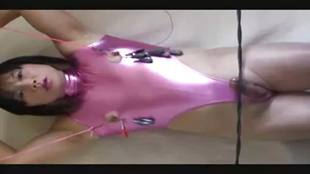 Deux filles minces avec de gros seins et des pénis forts, se baisent dans le cul de film sexe francais toutes leurs forces et se retrouvent à profusion sur le ventre plat