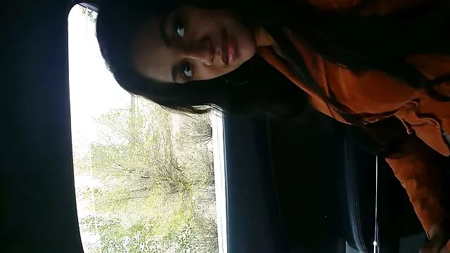 Le mec a emmené sa petite amie dans film porno espagnol la nature et l'a baisée près de la voiture