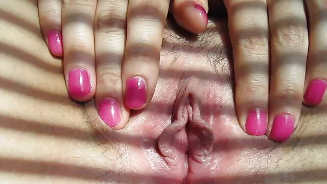 Maman a appelé le garçon de réparation video porno matures de trou