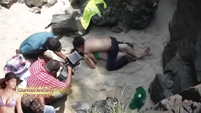 Cutie a enregistré une chanson dans un studio de son et a eu des relations sexuelles avec film porno brutal les producteurs