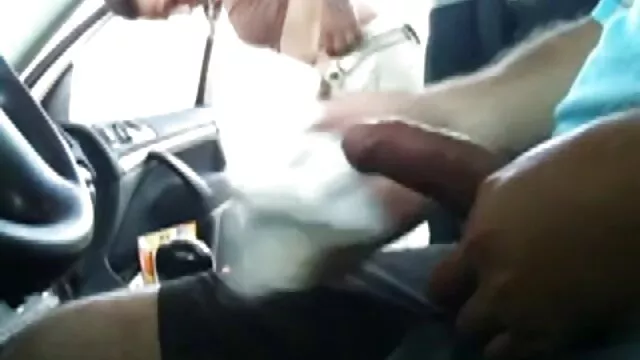 Britannique mature baisée par sa salope xxx copine