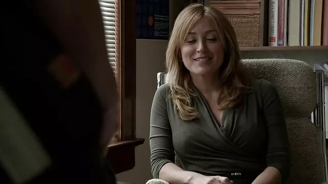 Une film ixxx brune chaude baise un masseur