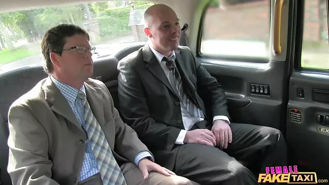 Bébé caresse la porno au bus chatte en webcam