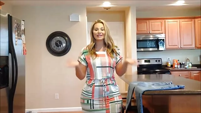 La blonde n'aime pas vraiment sucer, mais femme enceinte porno pour le bien de sa bien-aimée, elle branle sa bite avec ses mains