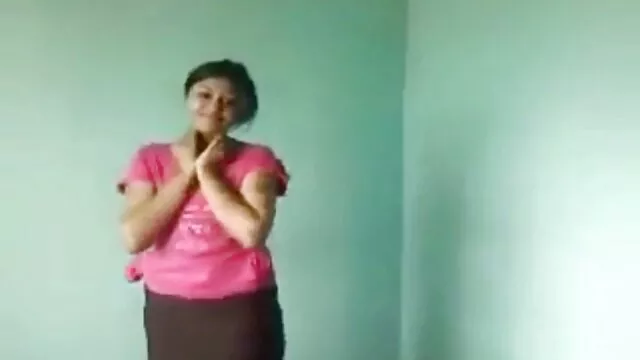 Deux chiennes en latex avec des chattes poilues baisent plage nudiste porno dans la villa