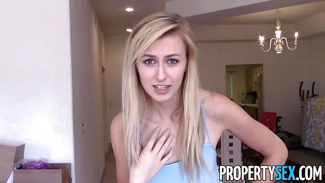 La blonde dans porno movise le solarium caresse sa chatte